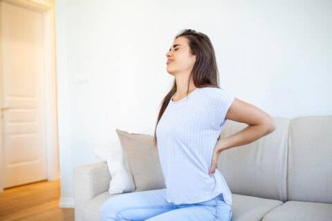 back pain signs that tell you need medical aid